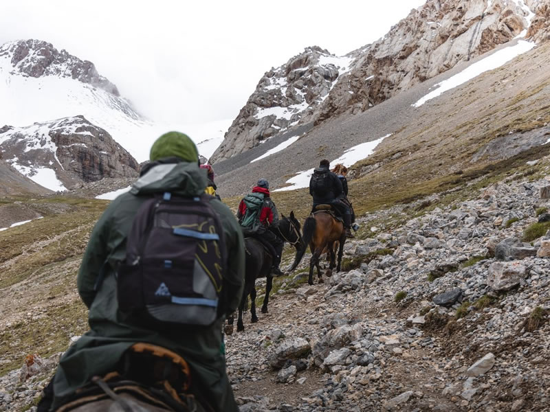Excursión en la alta montaña mendocina