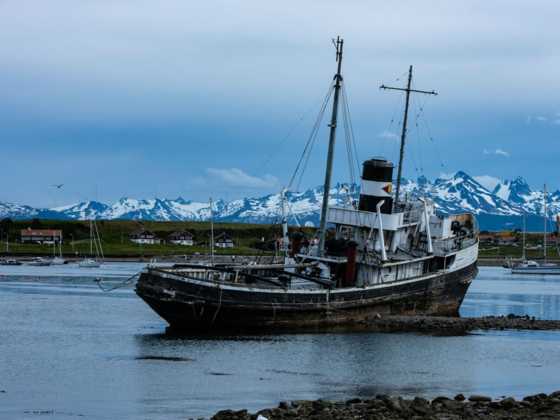 Embarcación en la bahía de Ushuaia